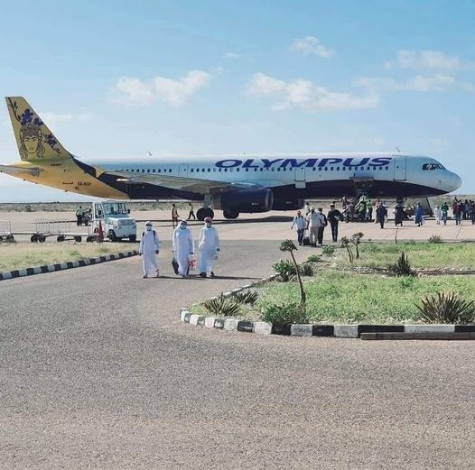 التحالف يمنع طائرة إماراتية من الإقلاع إلى سقطرى تقل سياحا أجانب