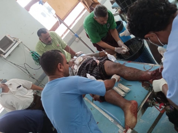 جرحى بقصف حوثي استهدف سيارة مدنية غربي تعز 