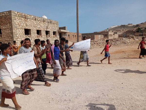 سقطرى.. مظاهرات واحتجاجات تنديدا بتردي خدمة الكهرباء وتلاعب شركة 