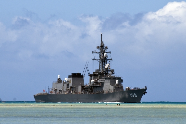 مدمرة يابانية تغادر باب المندب بعد تلقيها أنباء عن إطلاق صاروخ من اليمن