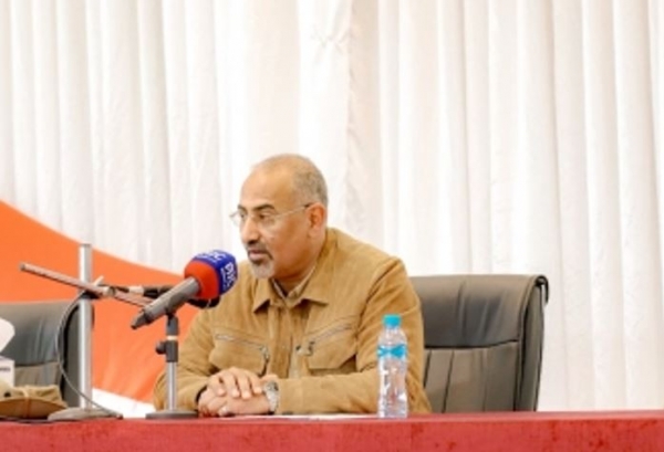 الزبيدي يطالب بدعم مليشياته لتأمين الملاحة بالبحر الأحمر ويقول إن مواجهة الحوثيين تقتضي حصول مجلسه على المعدات العسكرية