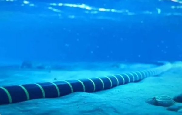 بلومبيرغ: تأخر مد كابلات الإنترنت عبر البحر الأحمر نتيجة التهديدات الأمنية والتوترات السياسية (ترجمة خاصة)