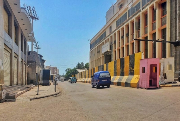 بسعر 2370 ريال للدولار.. البنك المركزي يعلن بيع 17 مليون دولار والعملة تواصل الإنهيار