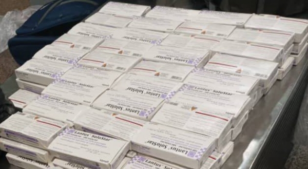 الجمارك تضبط كمية من الأدوية المهربة في مطار عدن