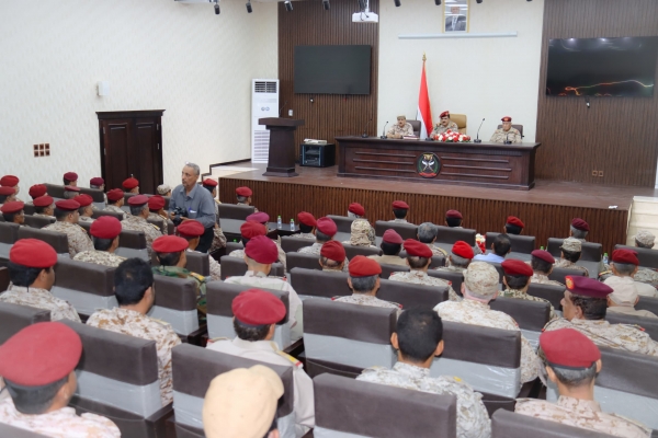 بالتزامن مع التصعيد في الجبهات.. وزير الدفاع يوجه بمضاعفة الجاهزية والإستعداد لأي طارئ