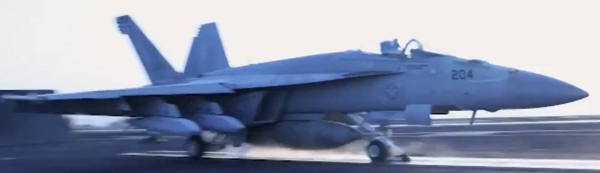 في يوم عيد الفطر.. الطيران الأمريكي يشن سلسلة من الغارات على مواقع للحوثيين بصعدة وصنعاء