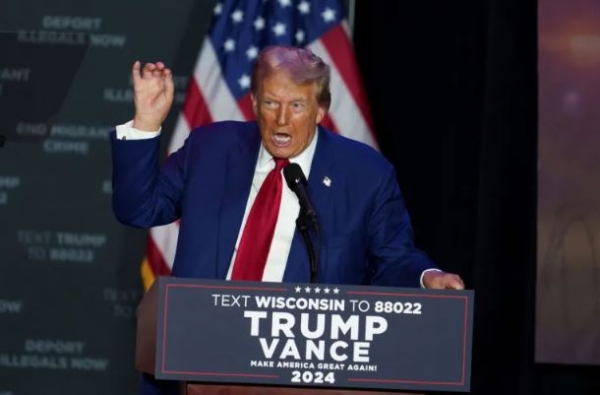 ترامب يهدد مجددا باستخدام القوة العسكرية ضد إيران