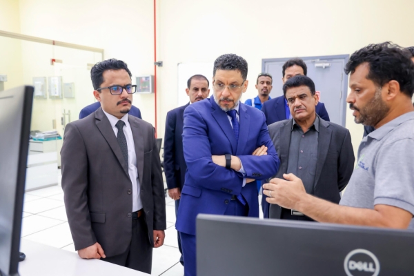 في ظل انهيار الخدمة.. بن مبارك يتحدث عن دعم عاجل بالوقود لكهرباء عدن ويوجه بحلول إسعافية