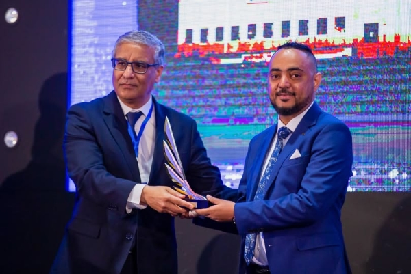 عصام الكمالي يُهدي اليمن أول تتويج عالمي في جوائز الصحافة الرياضية 2024