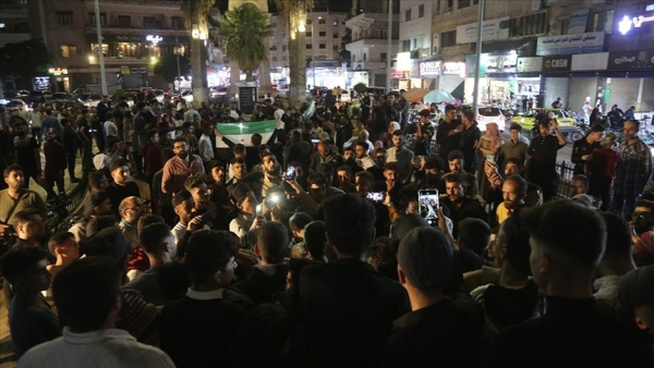 سوريا.. احتفالات شعبية باعتزام ترامب رفع العقوبات