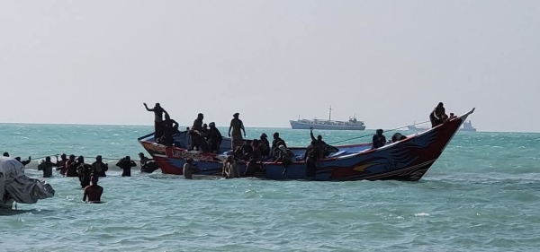 ارتيريا تفرج عن 37 صيادا يمنيا بعد شهر من احتجازهم ومصادرة قواربهم