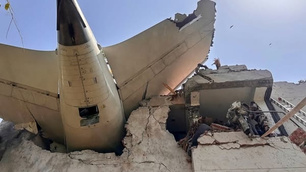 الشرطة الهندية: لا ناجين من حادث تحطم طائرة الركاب التي كان على متنها 242