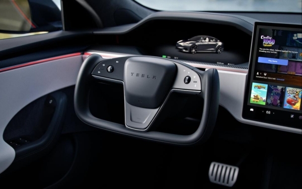 شركة تسلا تعلن عن أول عملية تسليم سيارة ذاتية القيادة