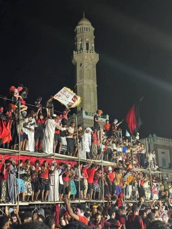 إصابة 40 مشجعا خلال انهيار منصة أثناء احتفالات جمهور فريق رياضي بحضرموت