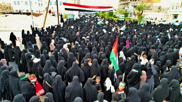 مأرب.. مظاهرة نسوية حاشدة تضامنا مع غزة وتنديدا بجرائم التجويع والإبادة
