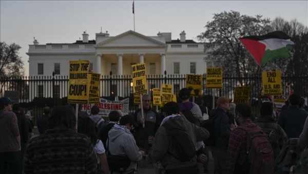 مظاهرة أمام البيت الأبيض تطالب بإنهاء تجويع غزة