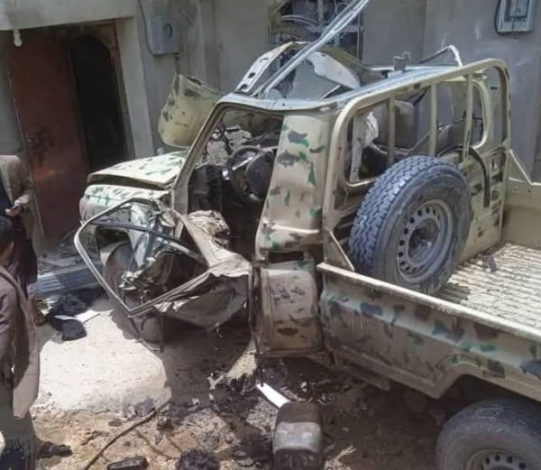 جرحى بإنفجار استهدف مركبة عسكرية لأحد ضباط طارق صالح في التربة