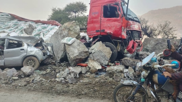 وفاة امرأة وأضرار في مركبات مواطنين جراء انهيارات صخرية في ذمار