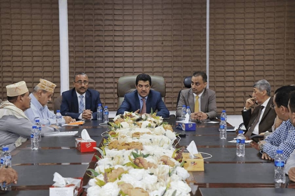 البنك المركزي اليمني يناقش الآلية التنفيذية لعملية تغطية الواردات من الخارج