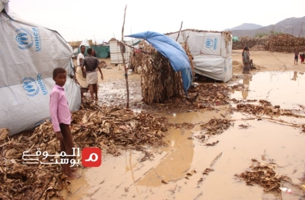 مأرب.. تضرر أكثر من 8 آلاف أسرة نازحة جراء الامطار والسيول