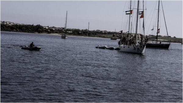 12 انفجارا تستهدف 9 سفن بـ