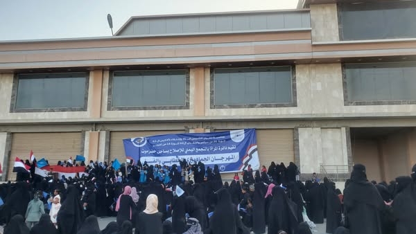 إصلاح حضرموت يدين اعتداء مليشيا الانتقالي على فعالية نسوية للحزب بذكرى ثورتي سبتمبر وأكتوبر