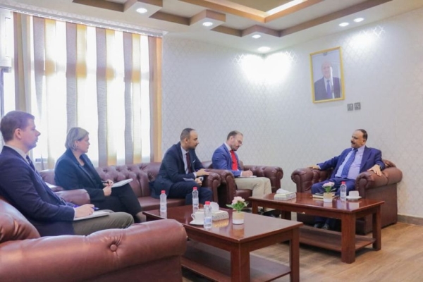 الحكومة: الحوثيون يسيطرون على مركز الملاحة الجوية ويشكلون خطراً على سلامة الطيران في اليمن