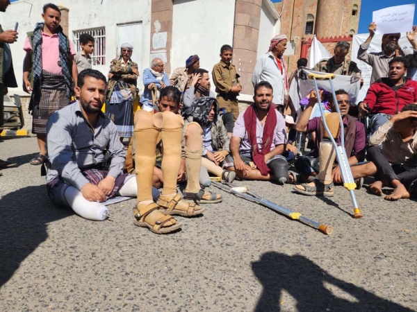 تعز.. رابطة جرحى ترفع الاعتصام بعد اتفاق مع قيادة المحافظة