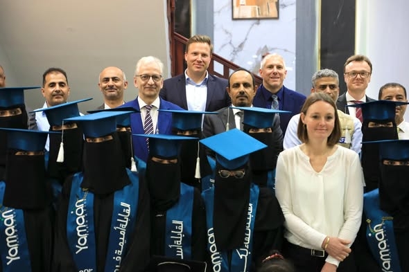 سلطات حضرموت تكرم أوائل الخريجات في 