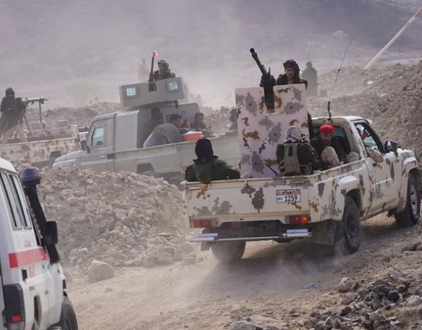 الجارديان: السعودية هددت بقصف الانتقالي وحزب الإصلاح يتهمه بغزو حضرموت