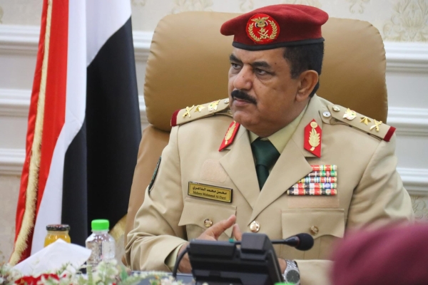 الرئاسي يقيل وزير الدفاع محسن الداعري ويحيله للتقاعد