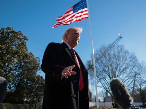 ترامب يحث الإيرانيين على مواصلة الاحتجاجات ويقول 