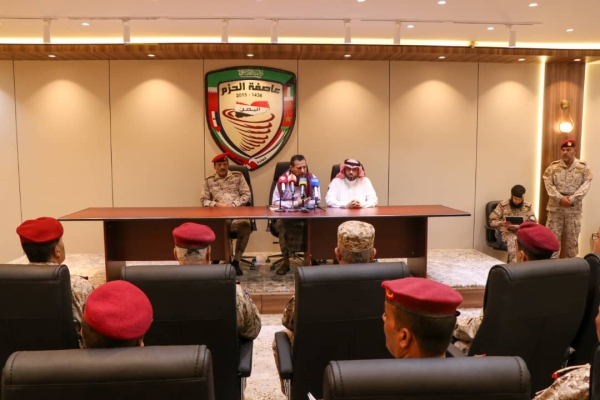 لقاء في عدن بحضور عسكري سعودي لتنسيق إخراج المعسكرات