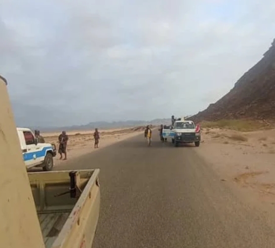 أمن أبين ينهي تقطع مسلحين لناقلات وقود مخصص لكهرباء عدن