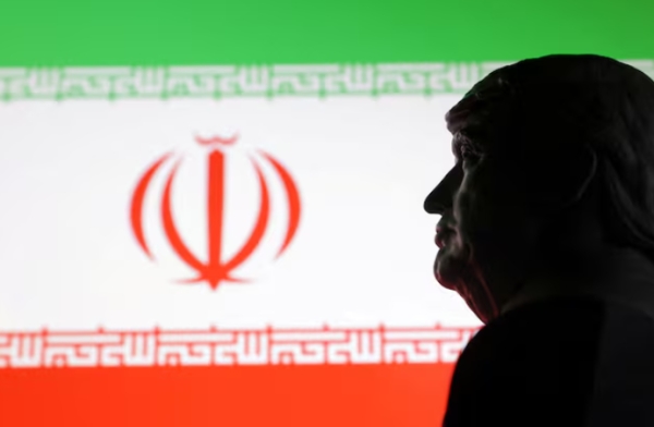 محادثات إيرانية أمريكية في عُمان وسط مخاوف متصاعدة