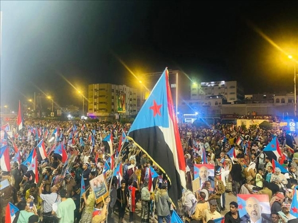 تظاهرة حاشدة للانتقالي في عدن تؤكد تمسكها بالانفصال