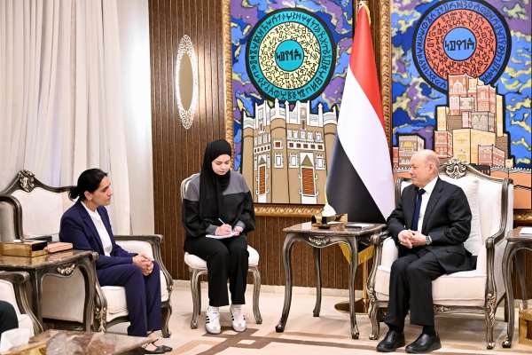 العليمي لسفيرة بريطانيا.. استقرار اليمن والمنطقة والممرات البحرية مرهون بإنهاء الانقلاب