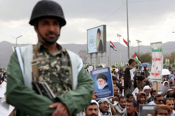 اليمن ورقة مؤجلة بيد إيران… كيف يمكن لطهران توسيع الحرب عبر الحوثيين؟ (ترجمة خاصة)