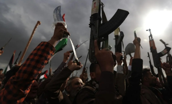 مجلة دولية: جماعة الحوثي عززت مواقعها في الساحل الغربي لليمن بقدرات تهديد مؤثرة (ترجمة خاصة)