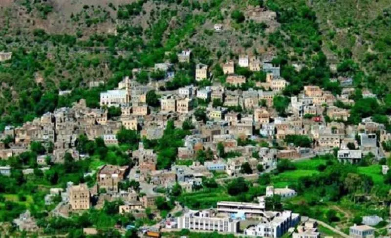 مجهولون يُفجّرون قنبلة في سيارة تربوي جنوبي إب