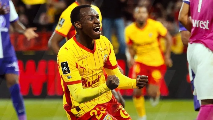 السعودي سعود عبد الحميد يقود لانس للفوز على تولوز