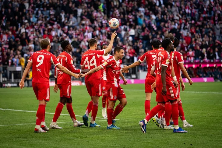 بايرن ميونخ يتوج بلقب الدوري الألماني للمرة الـ35