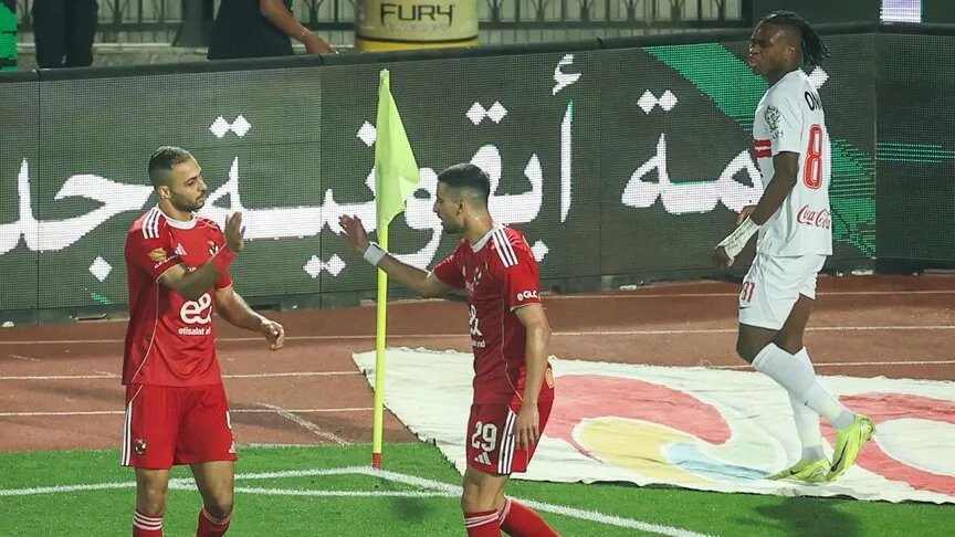 الأهلي يهزم الزمالك ويشعل المنافسة على اللقب