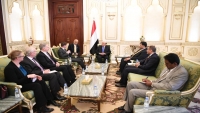 هادي يلتقي مسؤولاً أمريكيا والأخير يؤكد دعم واشطن لوحدة اليمن وشرعيته