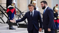 الرئيس الفرنسي يستقبل نظيره السوري في زيارته الأولى لبلد أوروبي