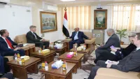 غروندبرغ يلتقي في عدن محافظ البنك المركزي ووزراء ومسؤولين في الحكومة اليمنية