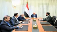 العليمي يشيد بوقف الجبايات وتأمين الطرق وحرية التنقل في أبين